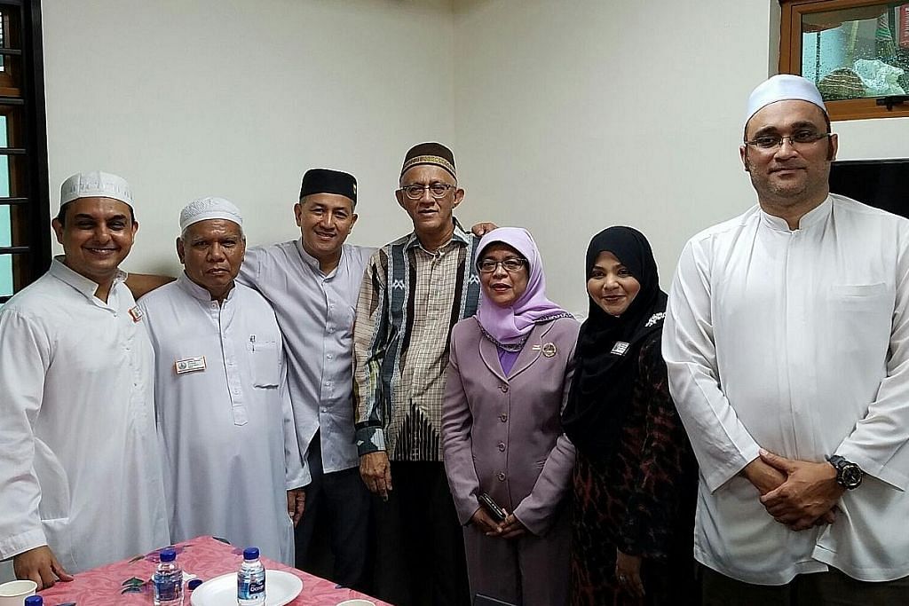 Presiden dan suami lawat Masjid Muhammad Salleh