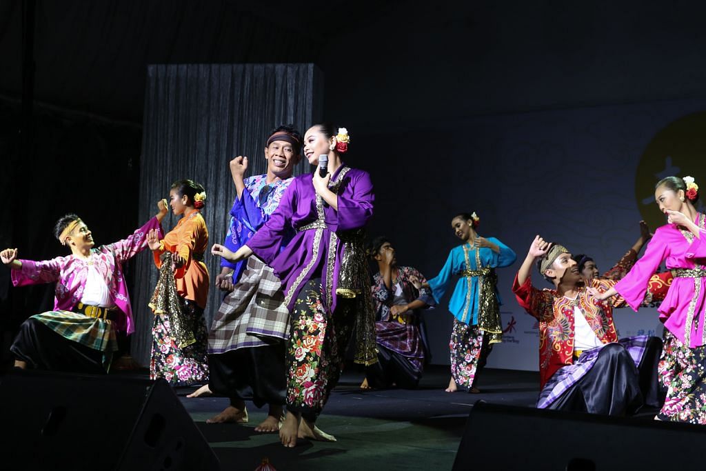 Tarian tradisional ketengah adat dan budaya Melayu