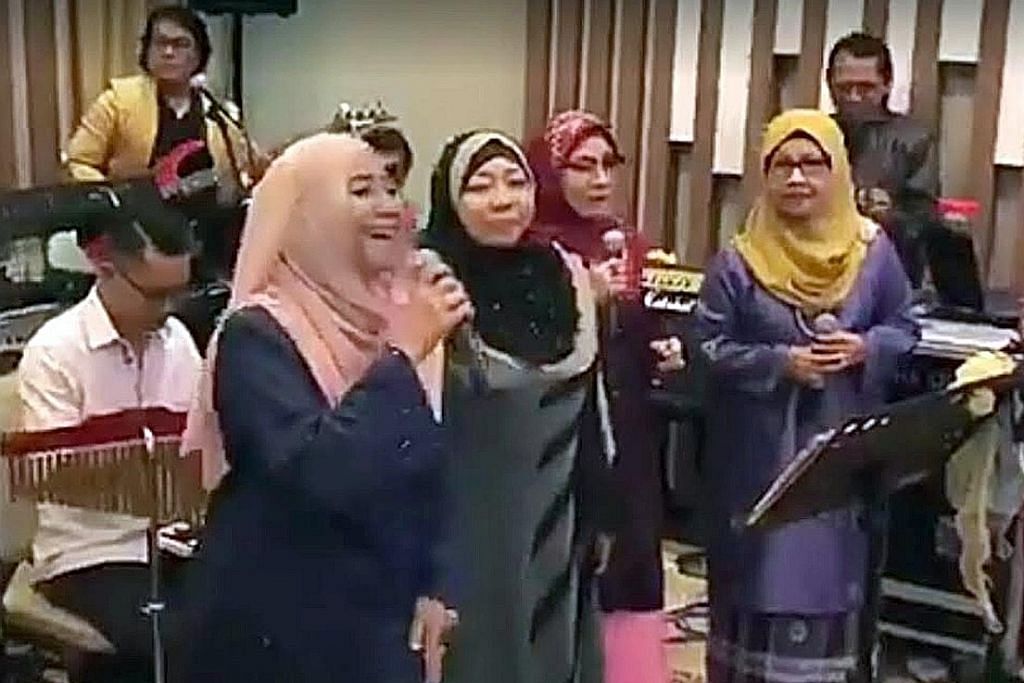 4 penyanyi wanita veteran bergabung nyanyi di walimah
