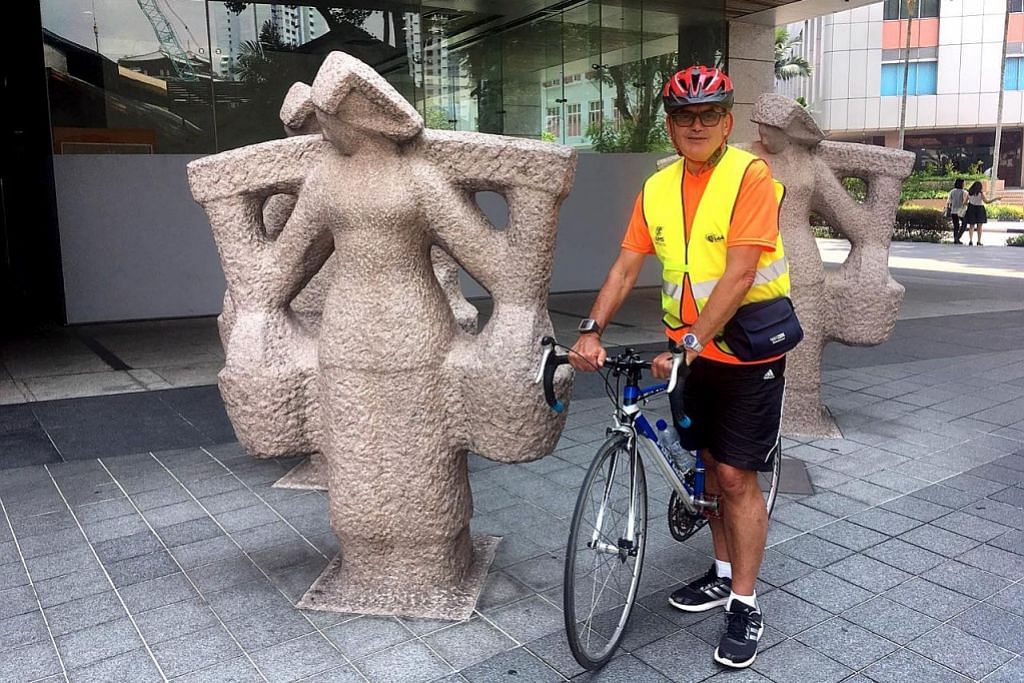 MENJELANG MARATON STANDARD CHARTERED SINGAPORE Pegawai Australia tunggang basikal demi ukur tepat laluan maraton