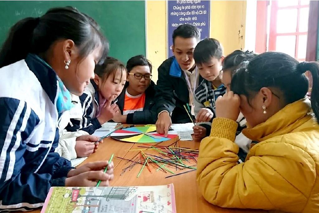 Pelajar setempat dampingi belia Vietnam menerusi pelbagai kegiatan, kerja masyarakat