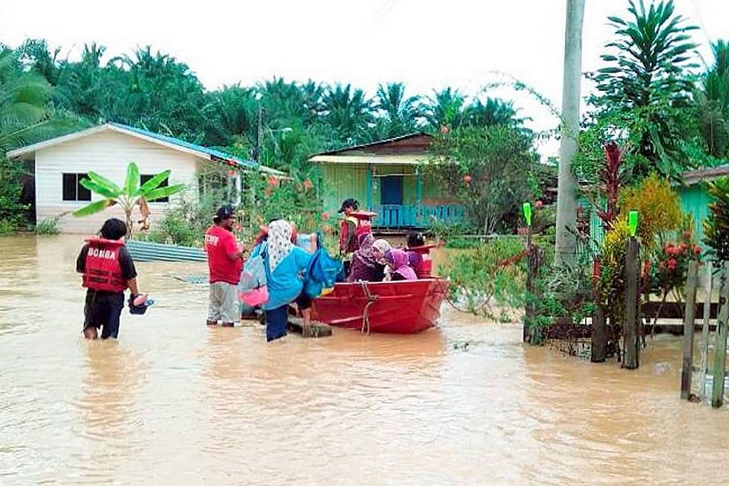 Banjir di tiga negeri makin buruk, Johor mula pulih