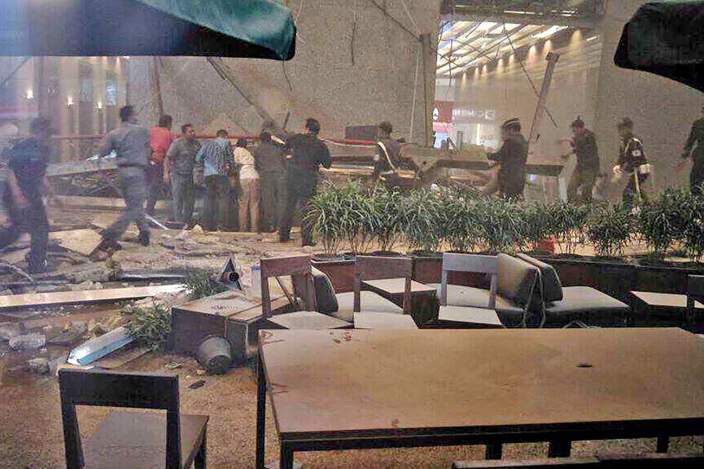 Lebih 70 cedera apabila lantai bursa saham di Jakarta runtuh
