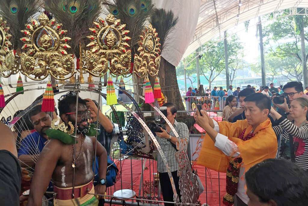 Ramai anggota masyarakat berbilang kaum saksikan sambutan Thaipusam