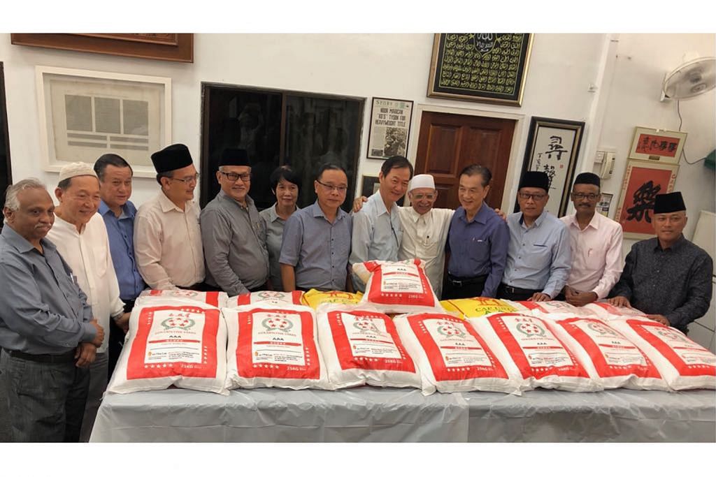 Buddhist Lodge derma 30 tan beras bagi umat Islam buka puasa