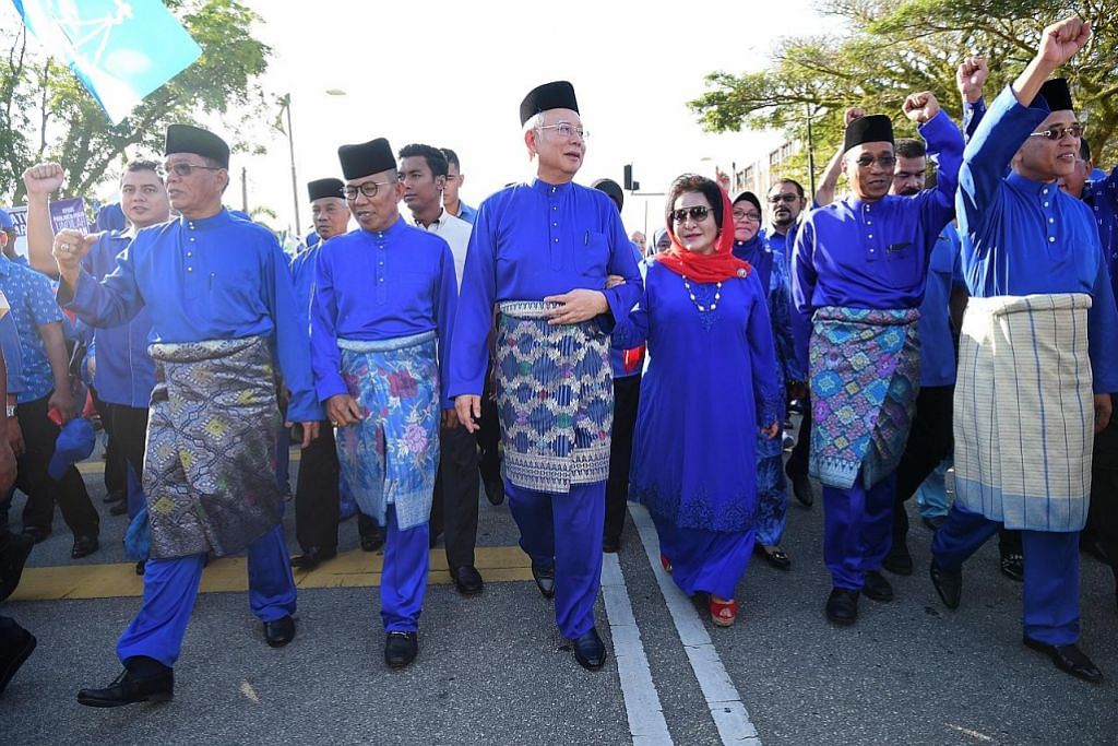Najib bidas cara Mahathir raih sokongan pemandu teksi