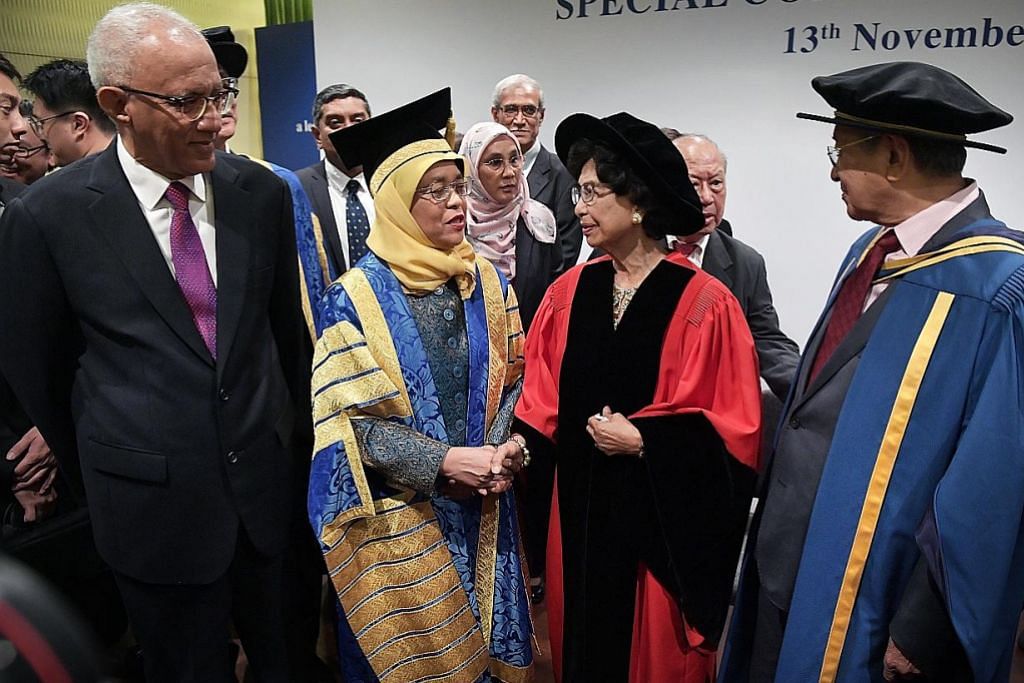 Mahathir terima Ijazah Kehormat Doktor Undang-Undang NUS
