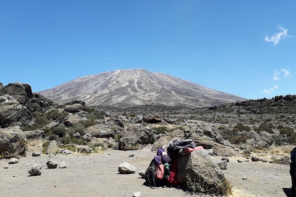 Kirimkan pengalaman melancong anda Gunung Kilimanjaro tawar lima iklim berbeza sepanjang pendakian