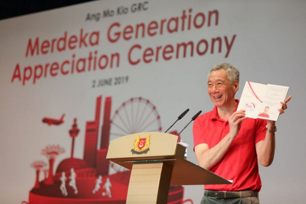 8,300 members of Merdeka Generation receive welcome folders at community events