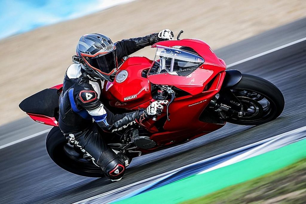 MOTOSIKAL Ducati Panigale V2 2020 motosikal lasak berkuasa sederhana