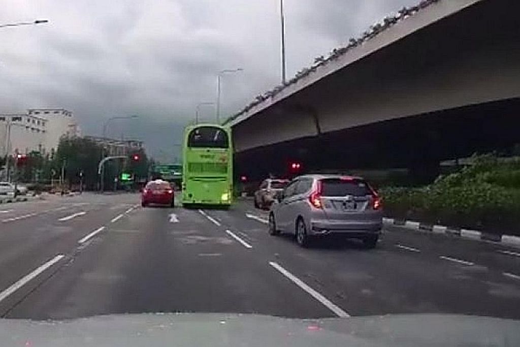 Pemandu bas dikena tindakan disiplin selepas langgar isyarat lampu merah