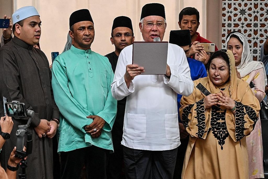 Najib angkat 'sumpah laknat' nafi arah bunuh Altantuya