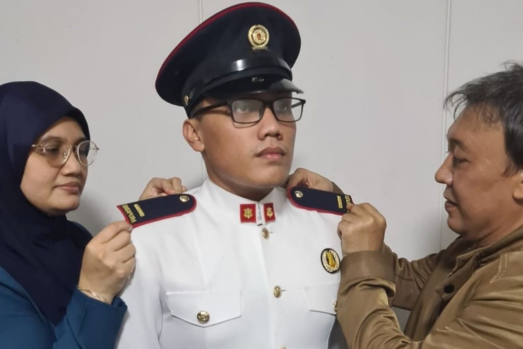 374 Kadet Ditauliah Dalam Upacara 'luar Biasa', Berita Setempat ...