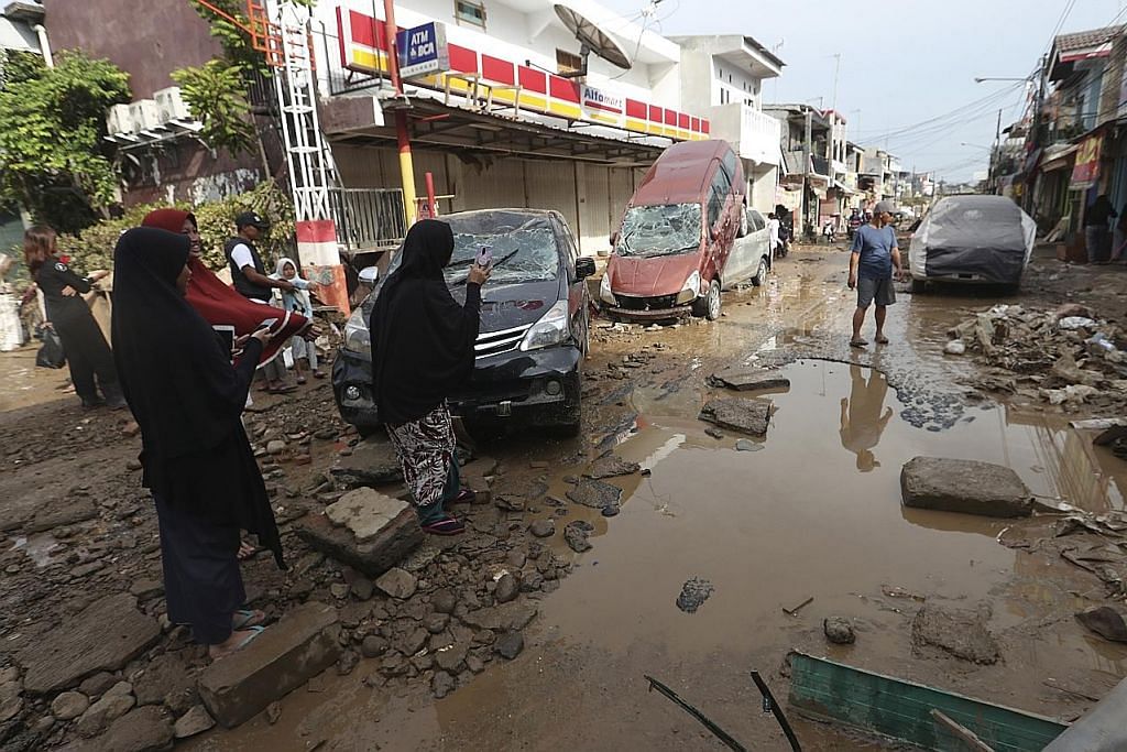 Warga S'pura turut terjejas dek banjir teruk di Jakarta