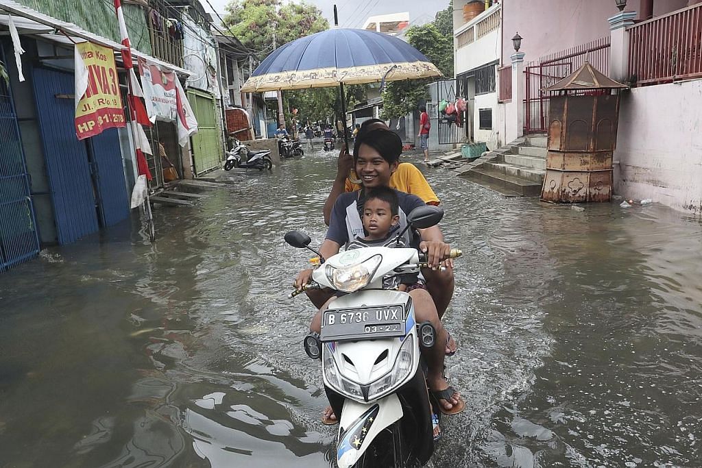 Mercy Relief kerah pasukan bertindak, pungut derma bantu mangsa banjir Jakarta