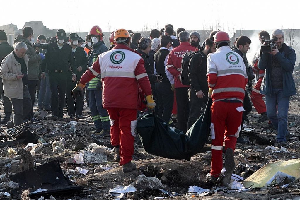 Nahas pesawat di Teheran: Penyelamat temui kotak hitam