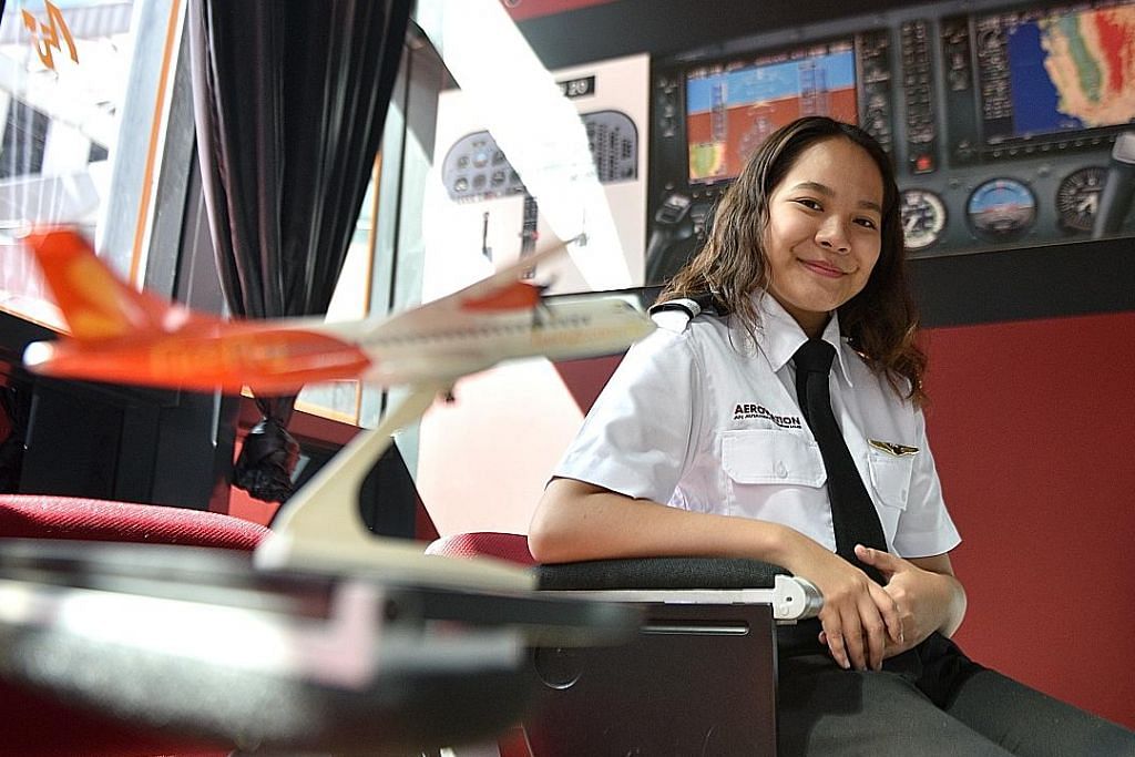 Pelajar ITE Melayu wanita termuda di S'pura dapat lesen juruterbang