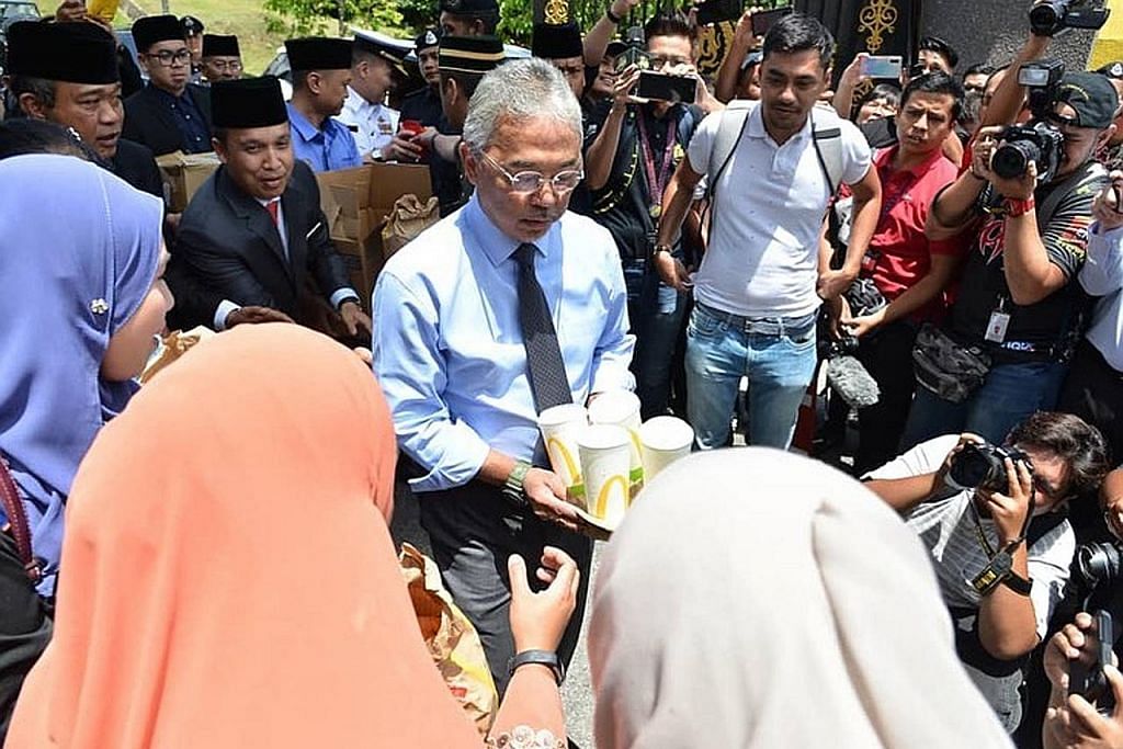 KEMELUT POLITIK DI MALAYSIA Semua Anggota Parlimen dipanggil menghadap Agong