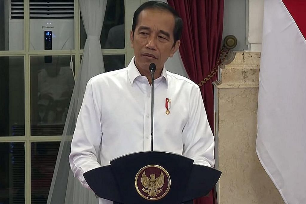 Reaksi lembap tangani Covid-19: Jokowi timbang rombak Kabinet