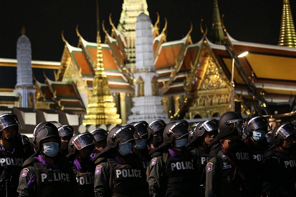 Penunjuk perasaan minta Raja Thai adakan dialog hurai krisis