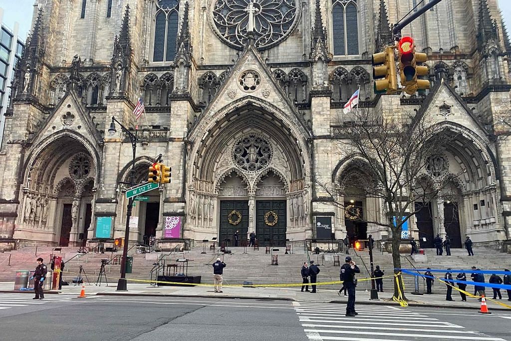 Polis tembak mati lelaki lepaskan tembakan di luar gereja di New York City