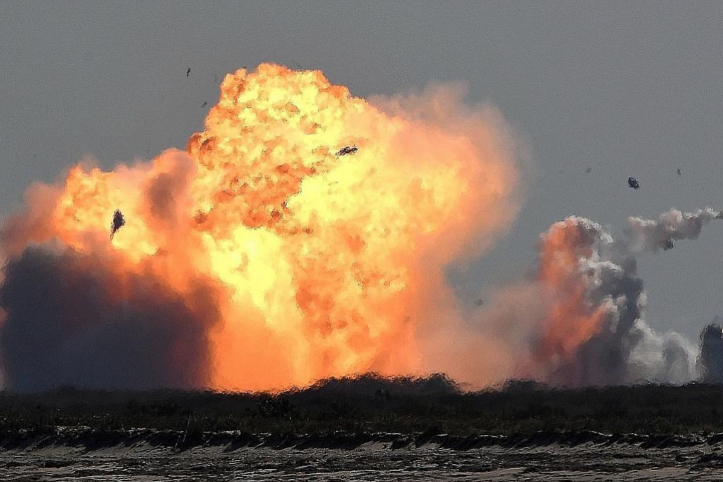 Roket SpaceX meletup tapi misi 'berjaya'