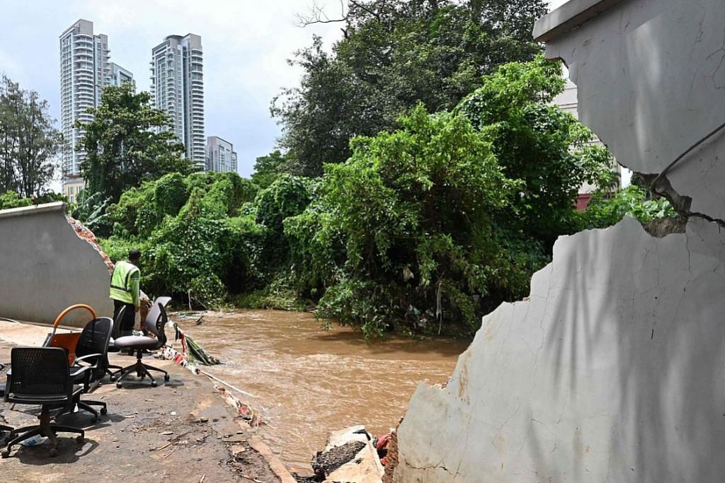 Lima terbunuh dalam banjir di Jakarta