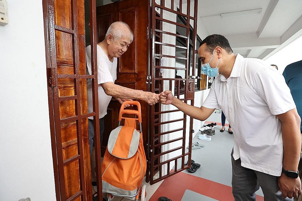 130 famili di Keat Hong terima pek keperluan harian