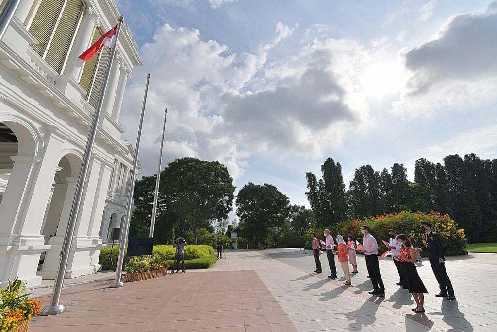 Presiden Halimah hos PM Lee, khidmat awam di Istana dan alam maya