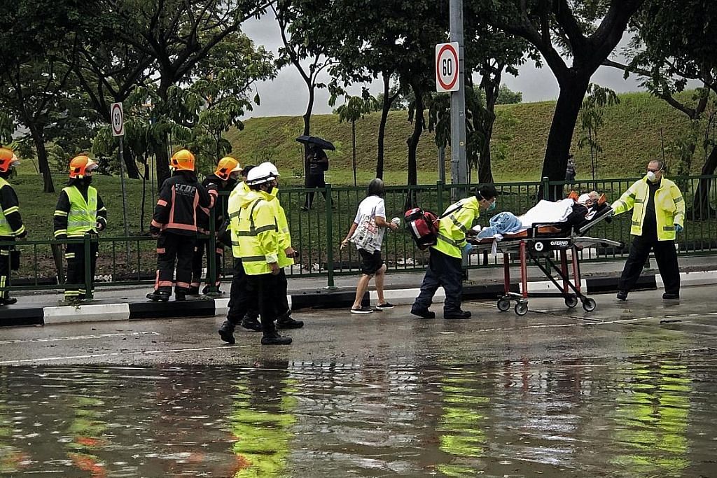 Pasangan terperangkap dalam banjir, kereta gagal berfungsi