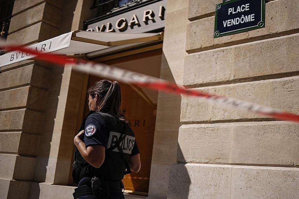 Percubaan rompakan barang kemas bernilai $16j di Paris