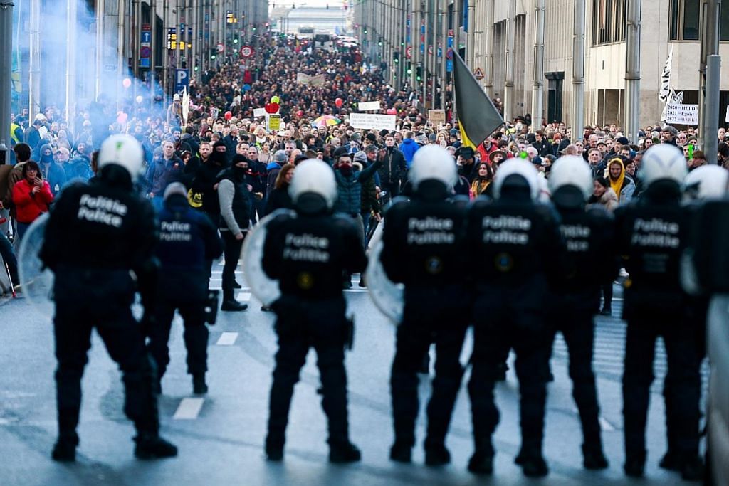 Demonstrasi bantah sekatan Covid-19 di Eropah