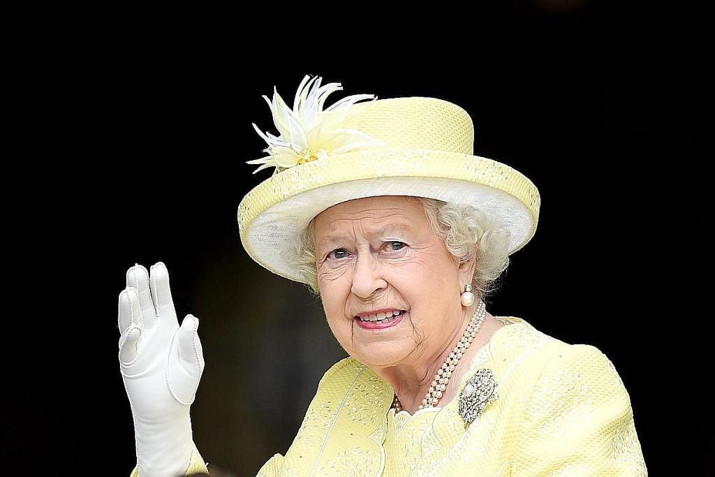 TERUSKAN TUGAS: Ratu Britain, Ratu Elizabeth II yang mengalami gejala ringan dan dijangka teruskan tugas ringan dari Windsor. - Foto EPA-EFE