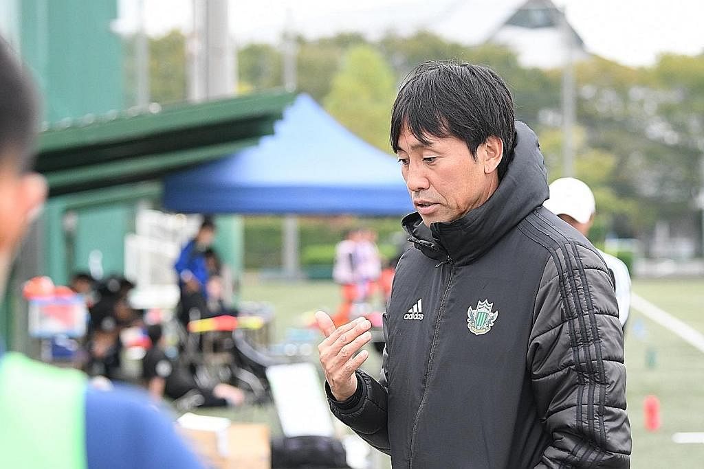 BERANI ORAK PERUBAHAN: Nishigaya menunjukkan beliau berani membuat perubahan, termasuk menggugurkan pemain mapan, semasa mengumumkan skuad nasional bagi kelayakan Piala Asia AFC. - Foto-foto MATSUMOTO YAMAGA FC, fail PEMAIN:(Gambar pemain, dari kiri,