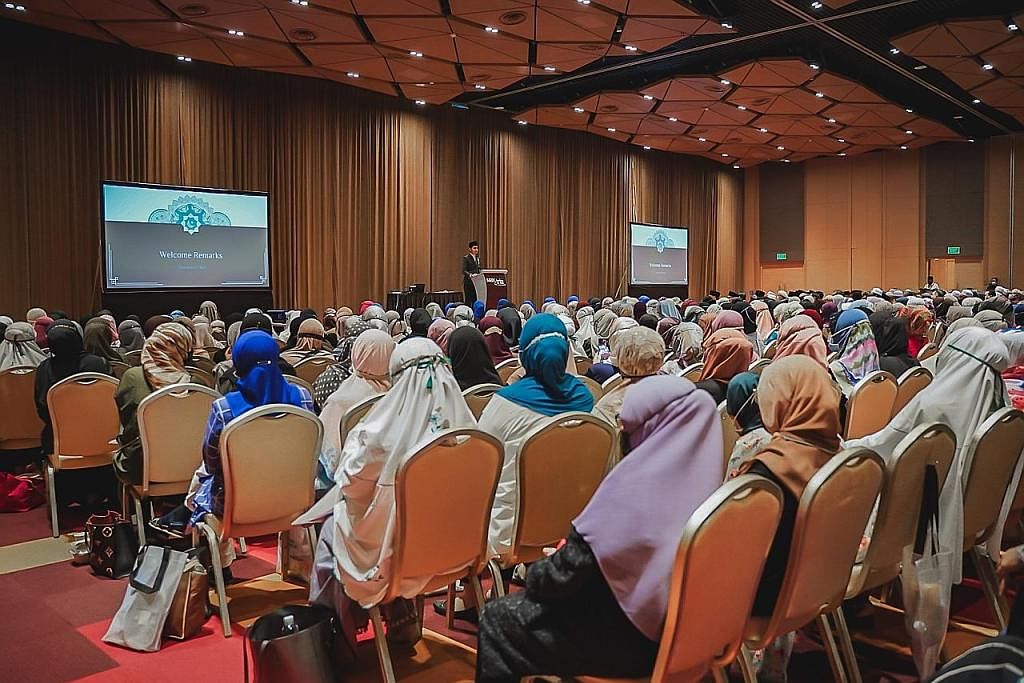 TAKLIMAT: Bakal jemaah haji hadiri taklimat haji di Max Atria, Singapore Expo, pada 18 Jun lalu. - Foto BH oleh NUR DIYANA TAHA