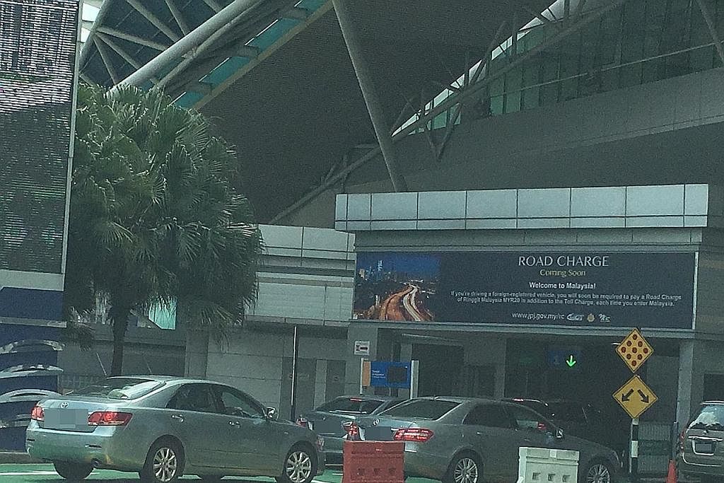 LEBIH BANYAK KENDERAAN: Berdasarkan rekod Jabatan Imigresen, kira-kira 6.3 juta rakyat Malaysia dan 2.3 juta warga asing telah melalui CIQ BSI di Tambak Johor sejak pembukaan semula sempadan antara April dengan seminggu lalu. - Foto BH oleh HAKIM YUS