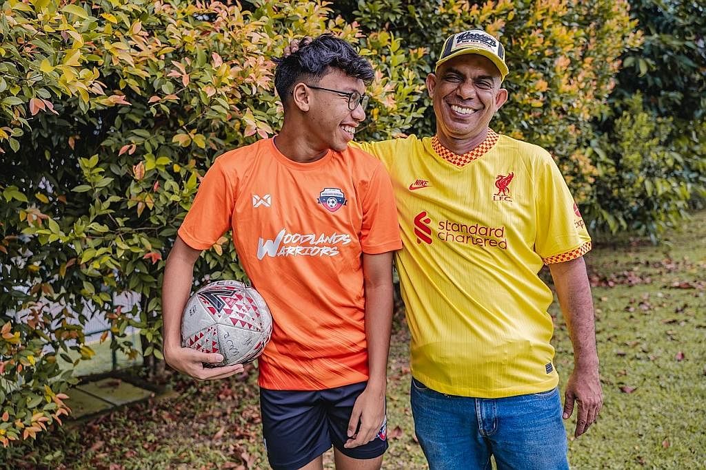 MAHU LIHAT ANAK BERJAYA: Encik Salahudin bersama anaknya, Zahin, yang menyertai Woodlands Warriors dan akan beraksi dalam Piala Antarabangsa Garuda di Jakarta.