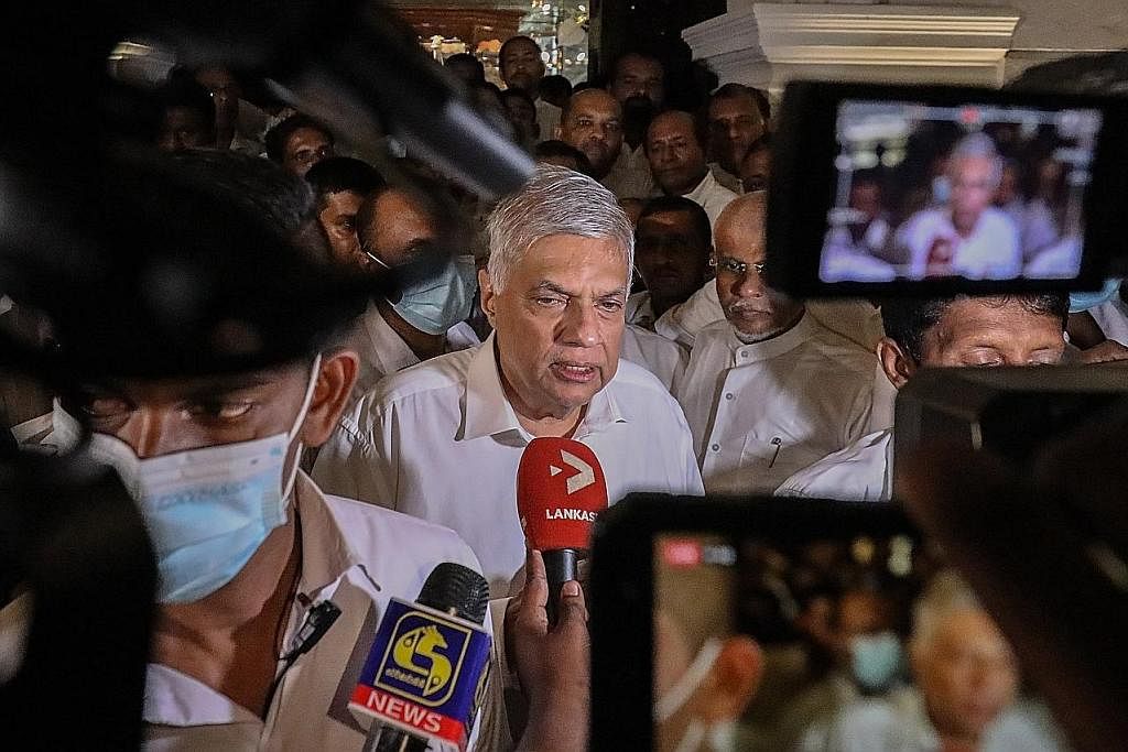 ENCIK RANIL WICKREMESINGHE: Memberitahu para diplomat minggu ini bahawa bantahan secara aman terhadap pemerintahnya akan dibenarkan, termasuk di ibu kota Colombo, selagi tidak membahayakan keselamatan orang ramai dan harta benda, menurut satu kenyata