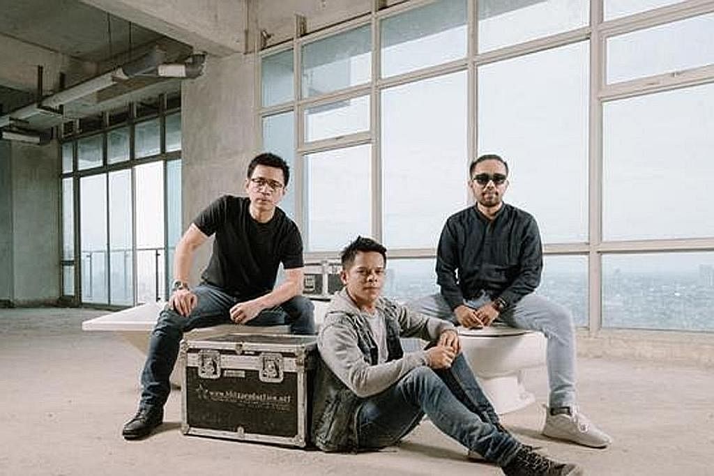 DISAMBUT BAIK: Versi baru lagu asal Slam, 'Gerimis Mengundang' yang diterbitkan semula oleh band asal Indonesia, Kasyara, dapat pujian dan reaksi positif pengemar muzik dari rantau ini. - Foto LIPUTAN6