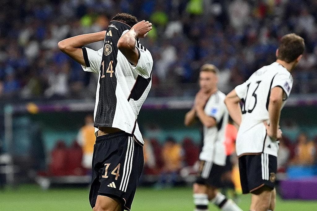 MESTI MENANG: Reaksi pemain Jerman menyusuli kekalahan 1-2 kepada Jepun Rabu lalu. - Foto REUTERS