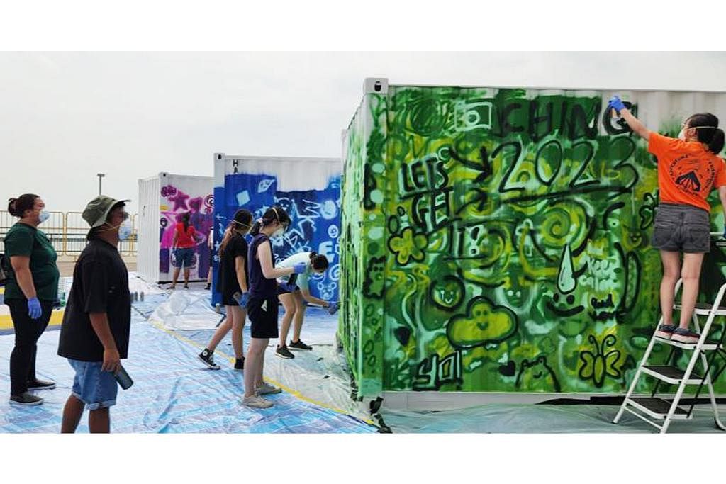 SUARA HATI BELIA: Perarakan Chingay 2023 akan menampilkan kerja seni belia tentang harapan buat Singapura yang menghiasi kontena yang dijadikan latar pentas. - Foto PA