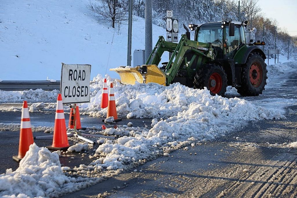 Ribuan pemandu terkandas di lebuh raya AS kerana ribut salji diselamat