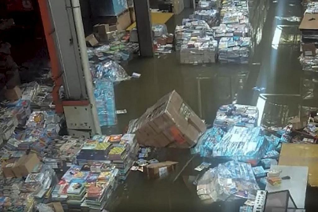 Kira-kira 2 hingga 3 juta buku musnah dalam banjir besar di Selangor