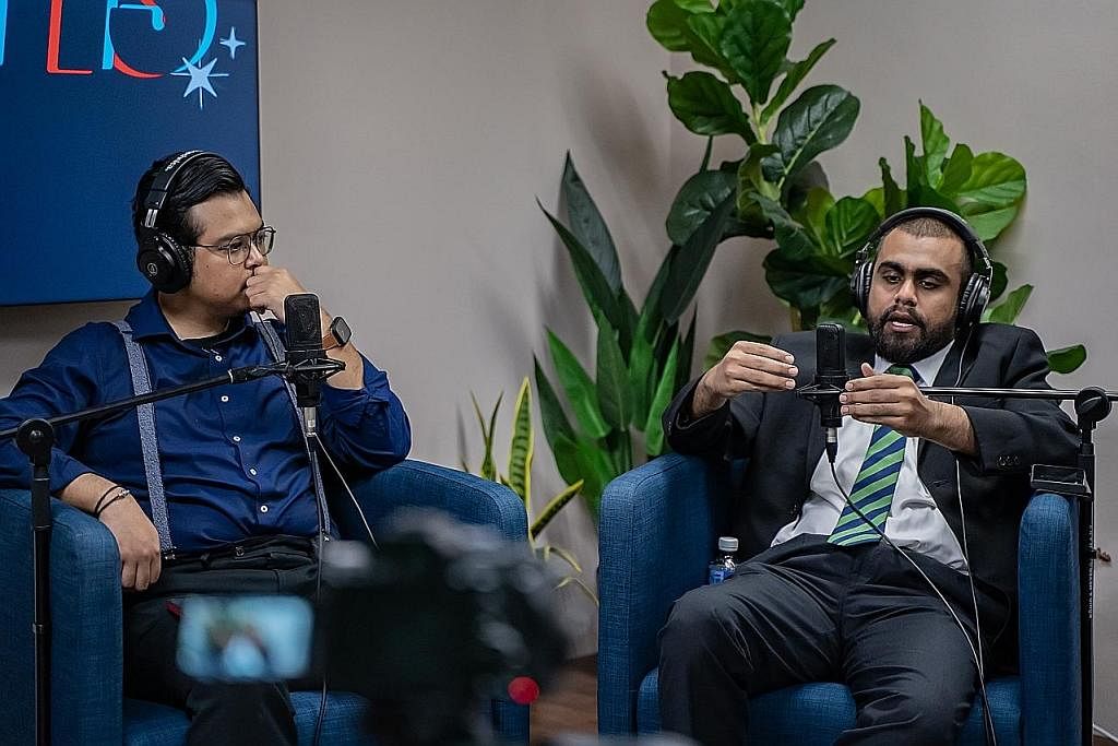 PERIHAL HUTANG: Dalam podcast kali ini, Ustaz Khairani Basiran (kiri) dan peguam Encik Mohammad Rizuan Mohammad Yasin telah membincangkan dengan terperinci istilah hutang daripada sudut pandangan Islam dan undang-undang negara. - Foto BH oleh NUR DIY