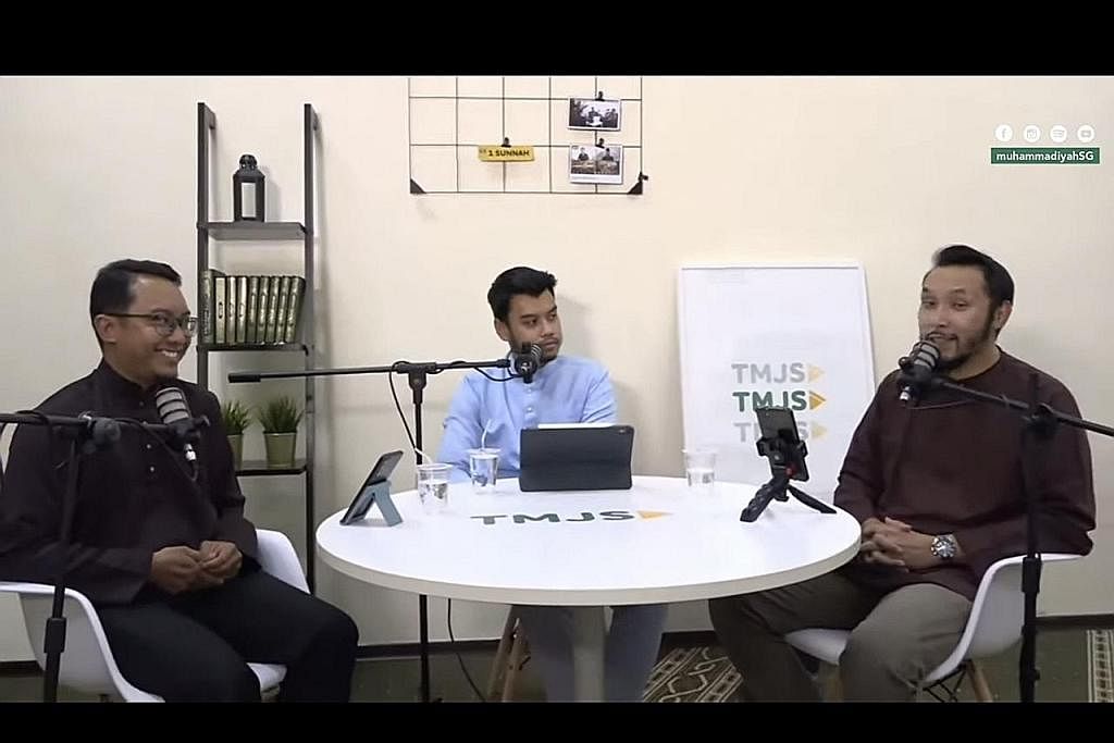 MEMBINCANGKAN TENTANG DOSA: (Dari kiri) Ustaz Khairul Abdullah Kamal, Ustaz Azri Azman dan Ustaz Muhammad Hafiz Zainul dalam rancangan bual bicara #TMJS. - Foto PERSATUAN MUHAMMADIYAH #TMJS