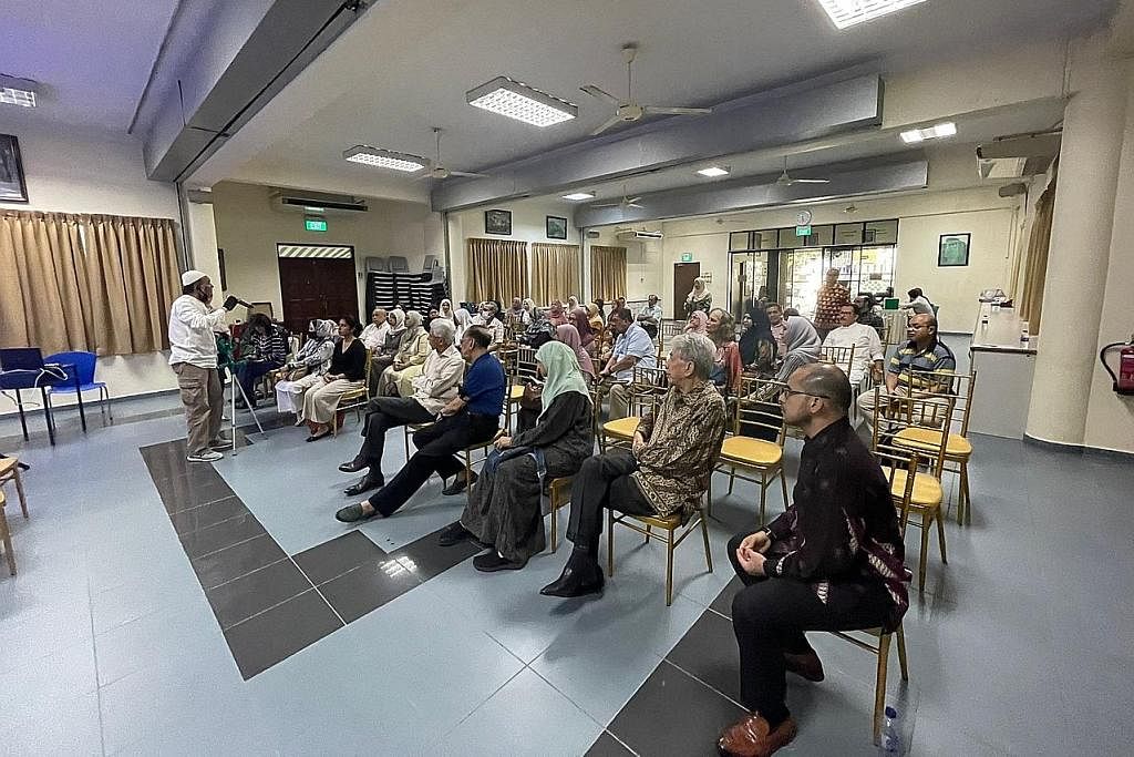 BINCANG MENGENAI DEMENSIA: Ceramah bertajuk 'Demensia vs Alzheimer' dianjurkan oleh Persatuan Arab Singapura baru-baru ini. - Foto AL-WEHDAH Foto: THE CHAPAL MALAY DEMENTIA
