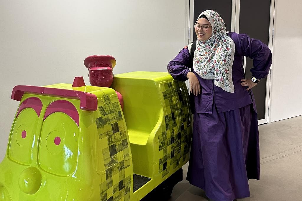 TREND GUNA TEKNOLOGI DAN VISUAL DISAMBUT BAIK: Penggemar muzium, Cik Nurhaziqah Ismail, menyambut baik trend ini dan berpendapat bahawa ia sesuatu yang positif. – Foto ihsan NURHAZIQAH ISMAIL
