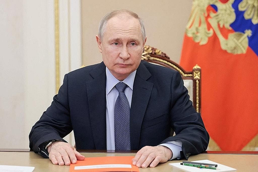 WARAN TANGKAP: Presiden Russia, Vladimir Putin dituduh bertanggungjawab atas pengusiran sekurang-kurangnya 100 kanak-kanak dari Ukraine. - Foto REUTERS